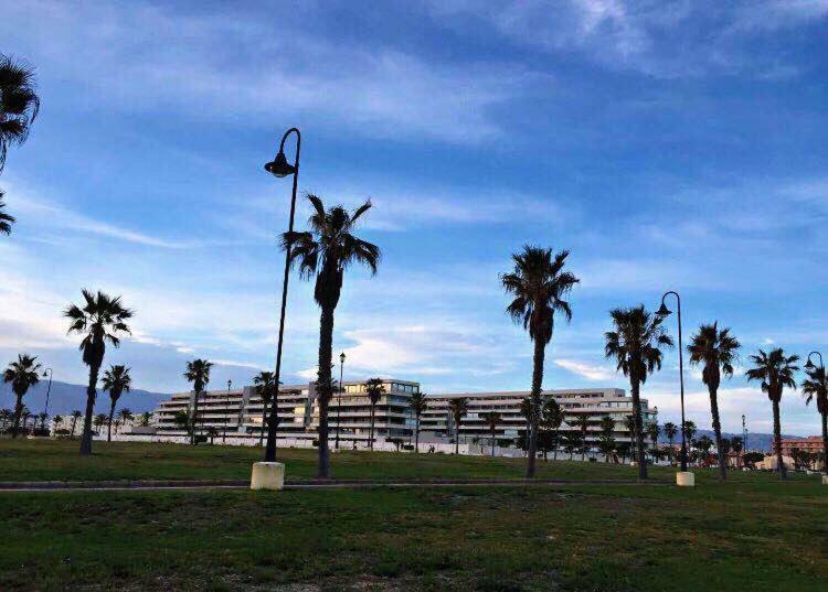 Apartamento Lujo, Primera Linea Playa, Garaje, Wifi, Piscina Climatizada Roquetas de Mar Exterior foto
